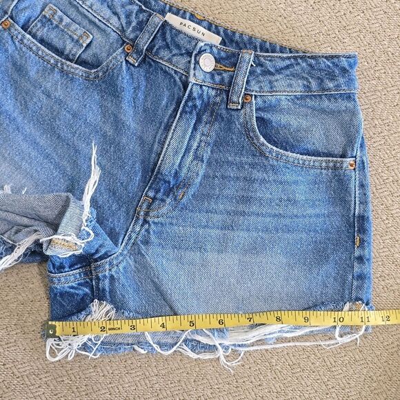 Pacsun Mom High Rise Frayed Hem Jean Shorts - Size 24 - Picture 10 of 15